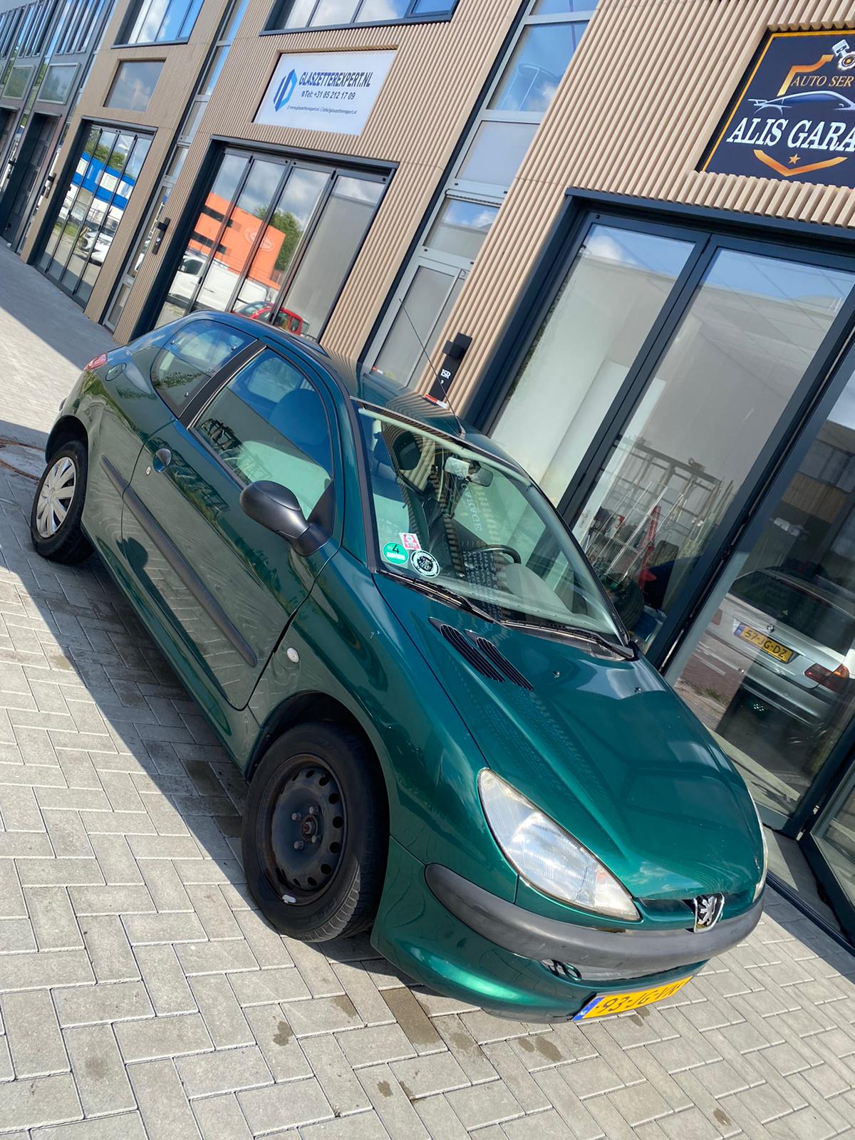PEUGEOT 206